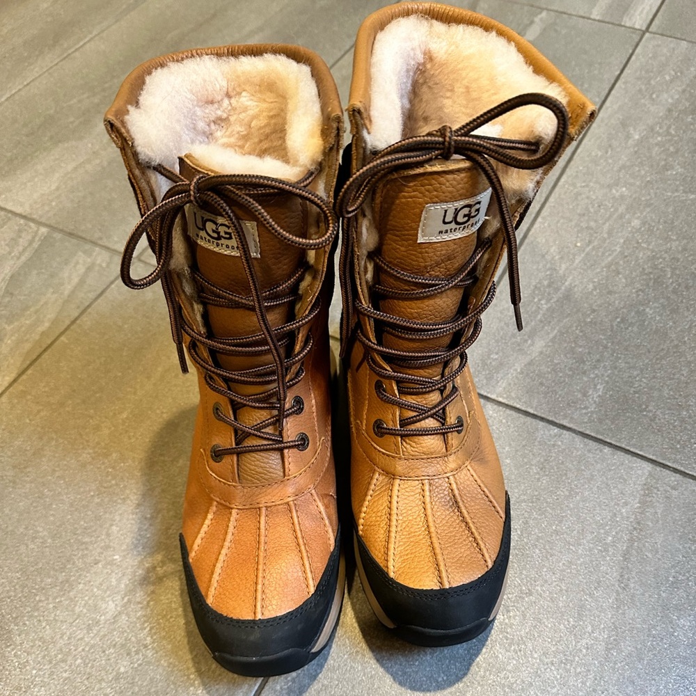 UGG Adirondack size 8